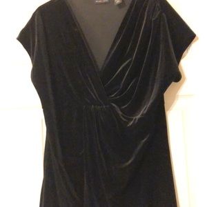 Black velvet pull over top NY & Co XL